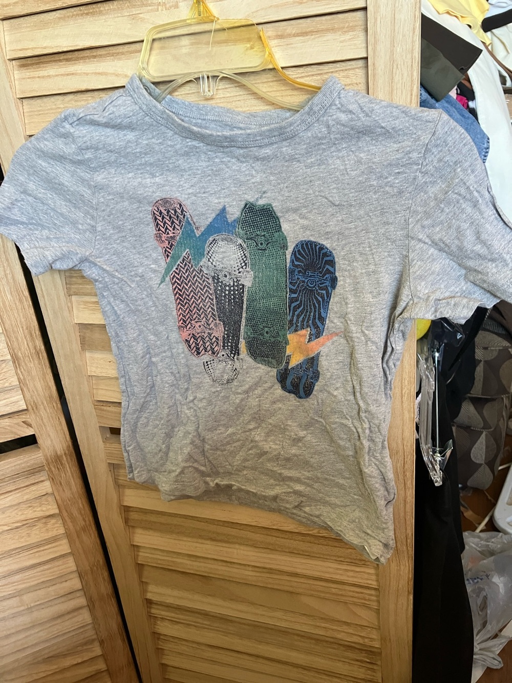 GAP Kids Gray Tee with Colorful Skateboard Graphic Small